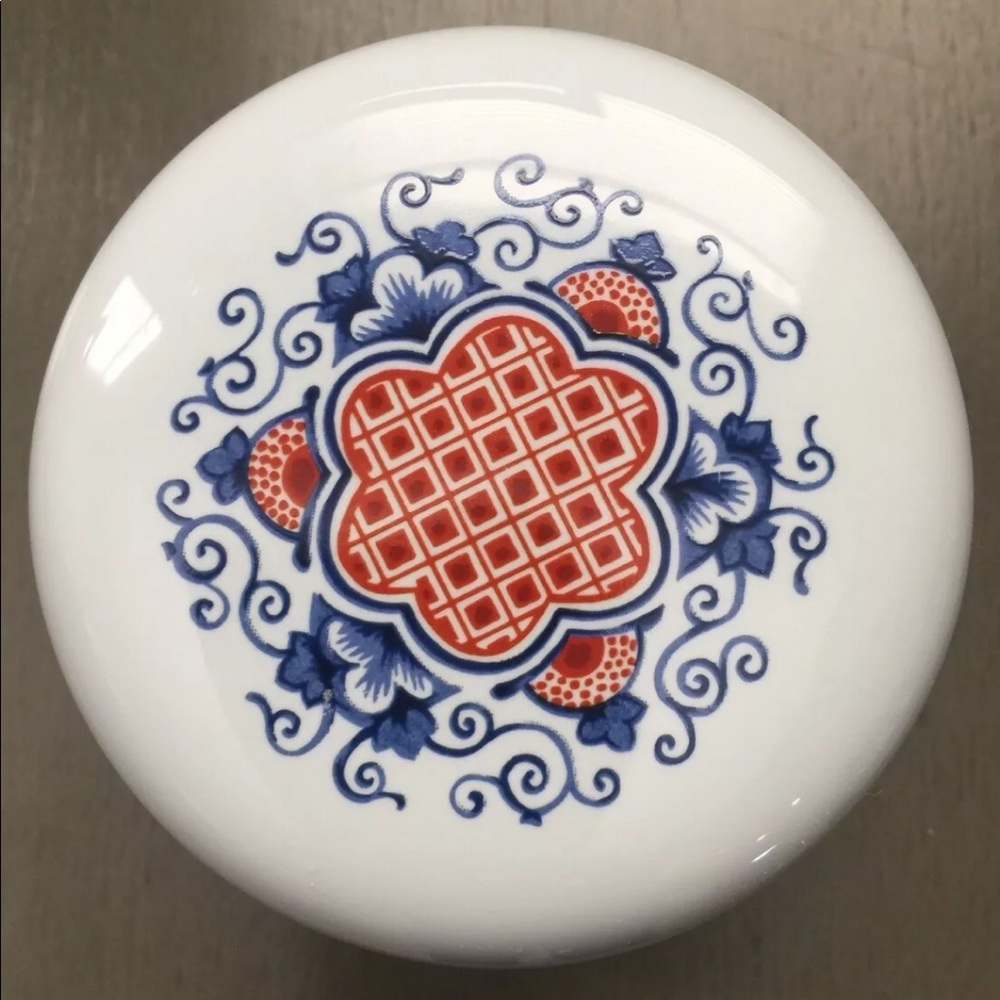 Estée Lauder Imperial Cinnabar Porcelain Jar Box